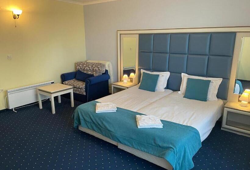 غرفة قياسية, Forum