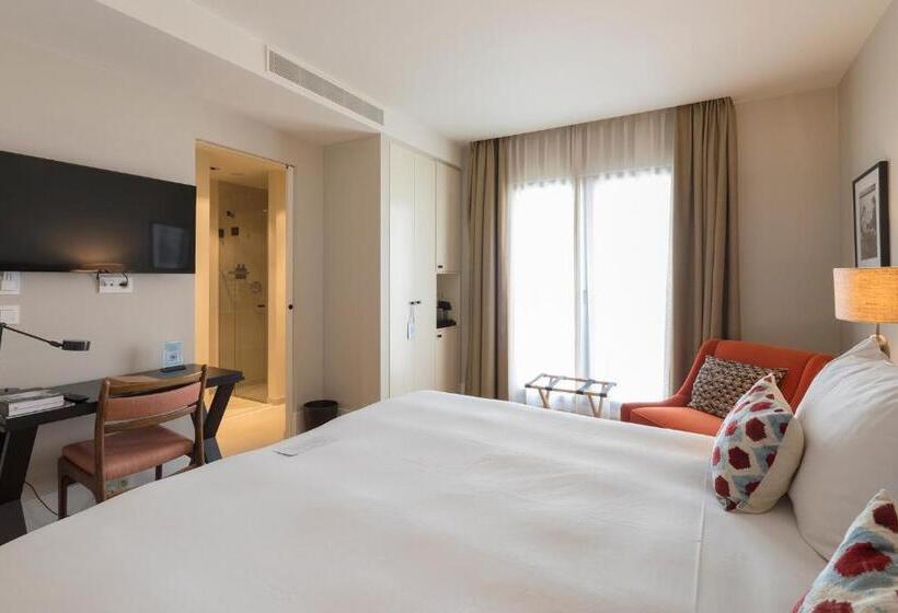 غرفة ديلوكس, Franq