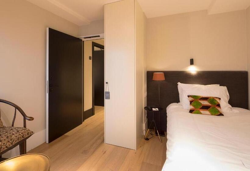 غرفة عائلية, Franq