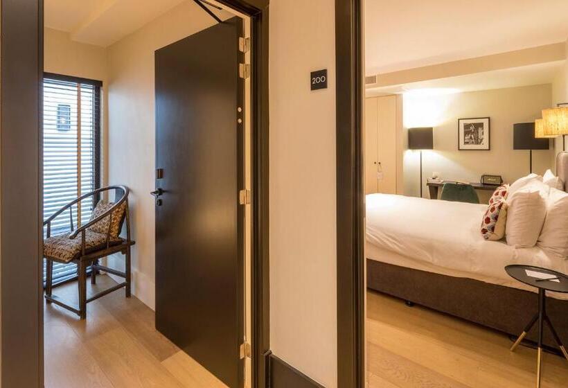 غرفة عائلية, Franq