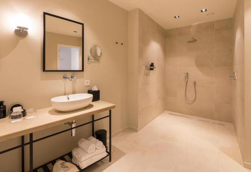 جناح ديلوكس, Franq