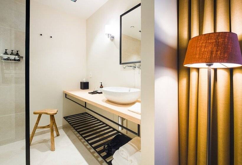 غرفة عائلية, Franq