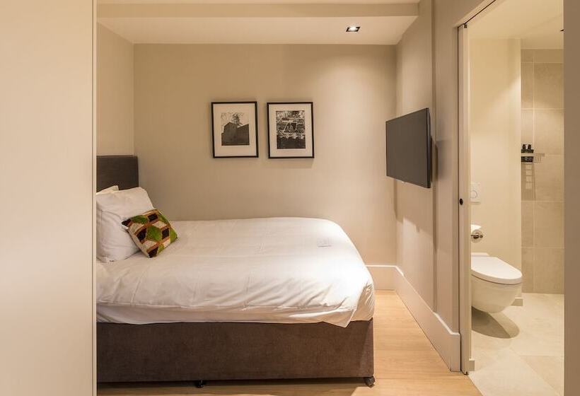 غرفة عائلية, Franq