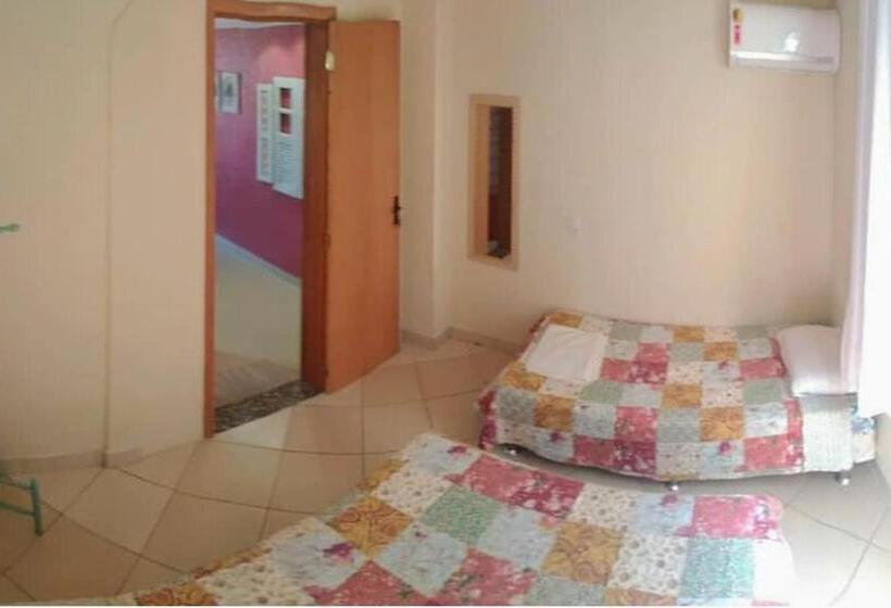 חדר סטנדרט לשלושה עם חדר אמבטיה משוף, Le Monde Hostel   Suites E Camas