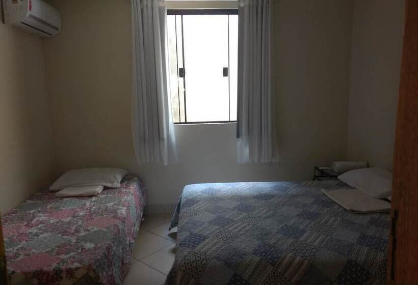 חדר סטנדרט לשלושה עם חדר אמבטיה משוף, Le Monde Hostel   Suites E Camas