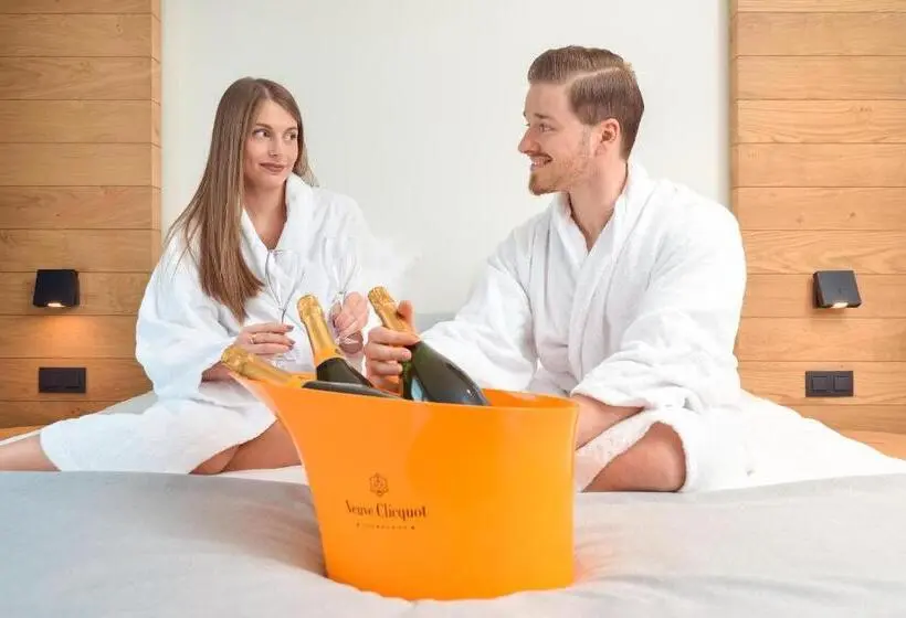 Superior-perhehuone, R Hotel Experiences