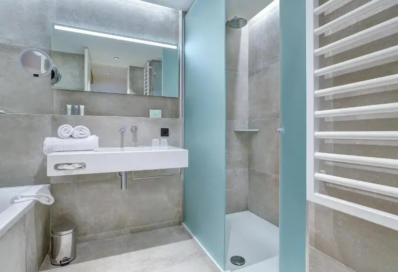 Superior-perhehuone, R Hotel Experiences