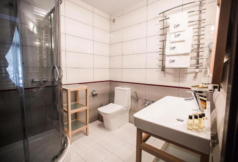 Вилла 3 Спальни, Westhills Cottage Town & Spa