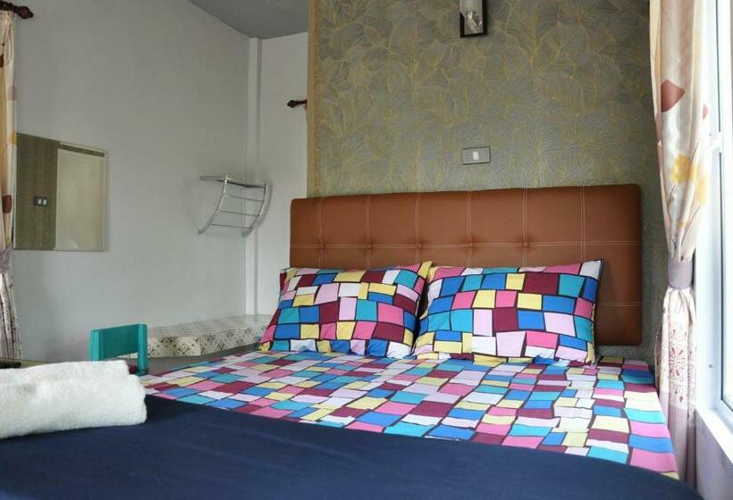 بنجلو قياسى مطلّ علي الحديقة, Feel Good Resort