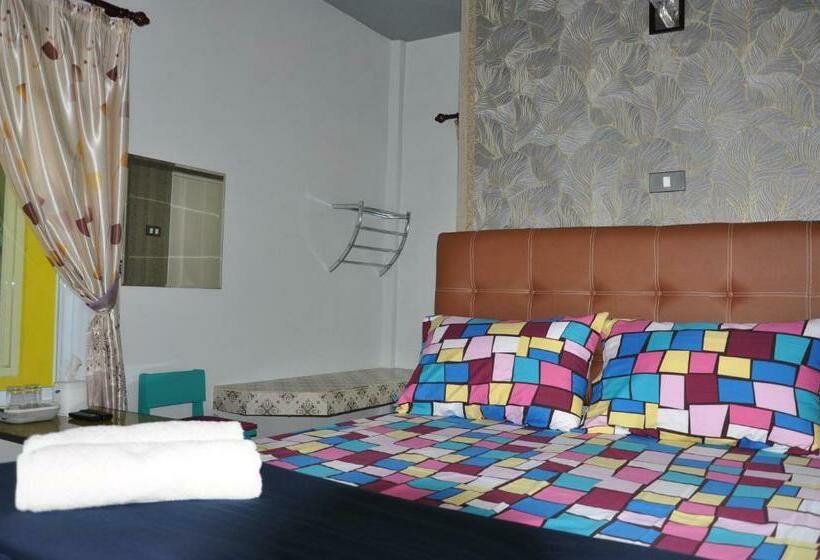 بنجلو قياسى مطلّ علي الحديقة, Feel Good Resort