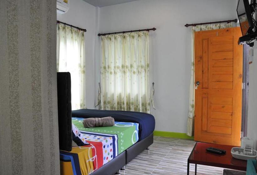 بنجلو قياسى مطلّ علي الحديقة, Feel Good Resort