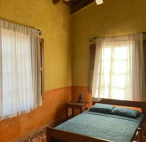 اتاق اکونومی, Hostel Iguana Azul