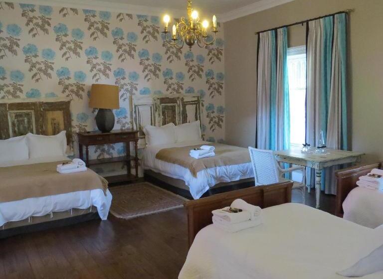 Quarto Quadruplo Estandar Banheiro Compartilhado, Boutique Quinta Maria