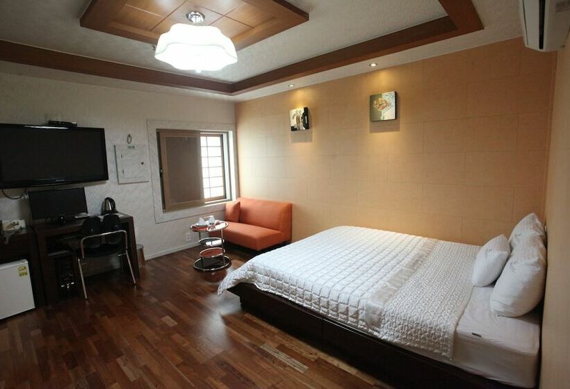 חדר סטנדרט, Cnn