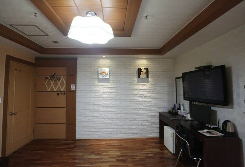 חדר סטנדרט, Cnn