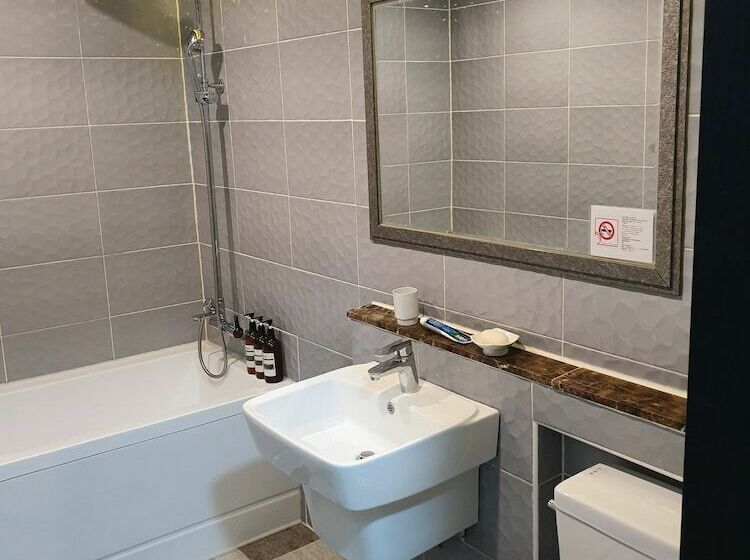 חדר סטנדרט, Cnn