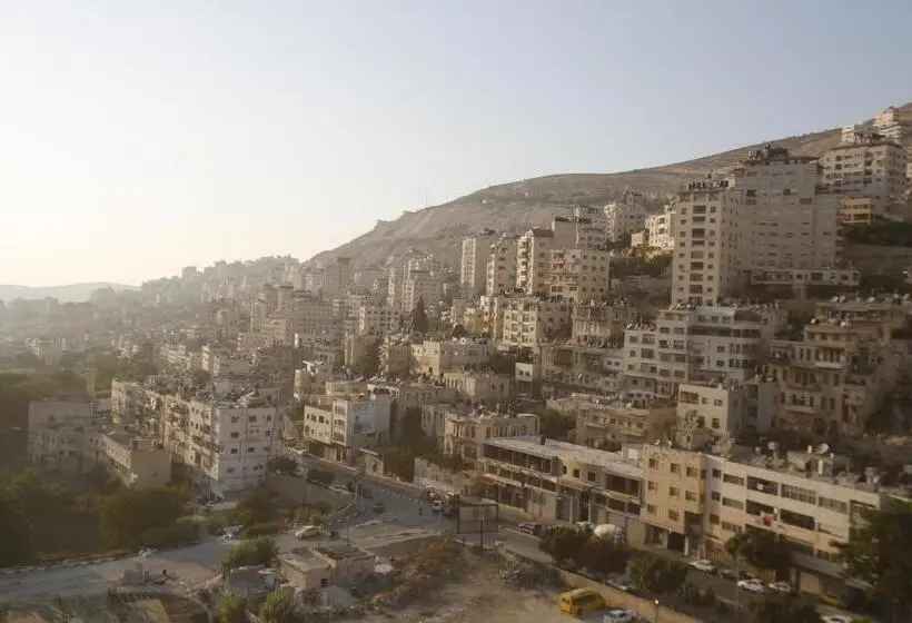 اتاق ساده سه‌ نفره, Isra