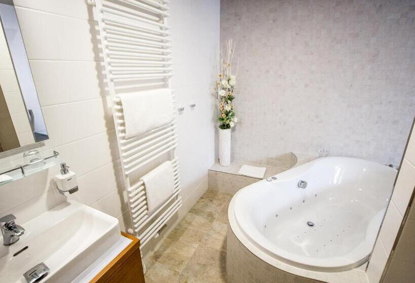 デラックスルーム, Pod Věží