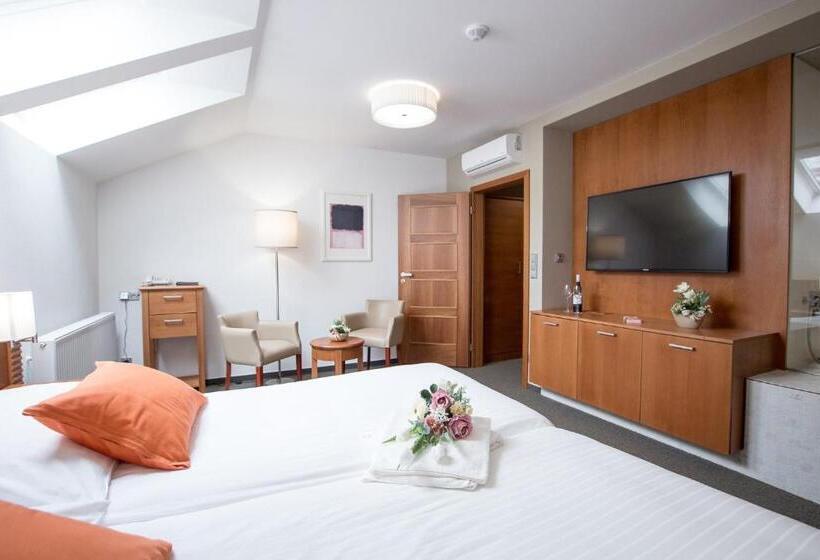 デラックスルーム, Pod Věží