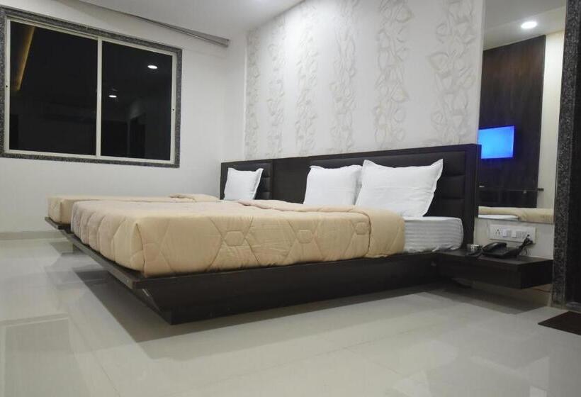 标准三人间, The Pacific Hotel, Vadodara