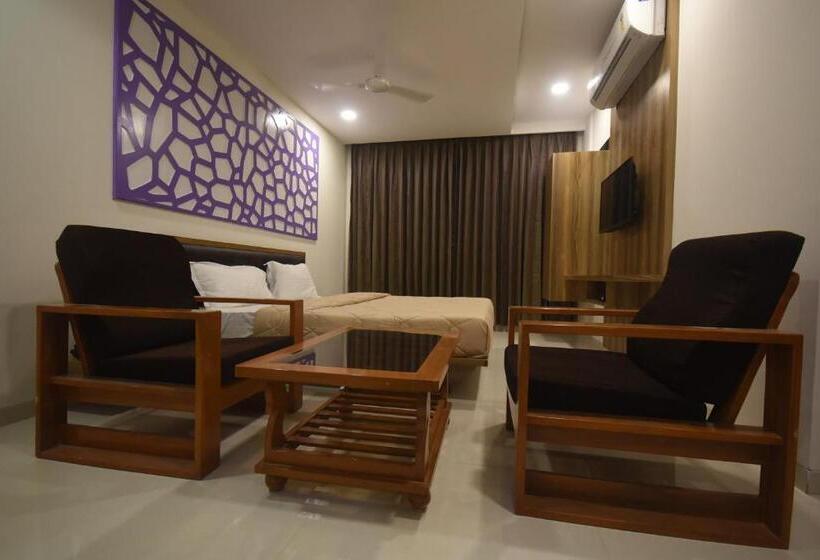 家庭间, The Pacific Hotel, Vadodara