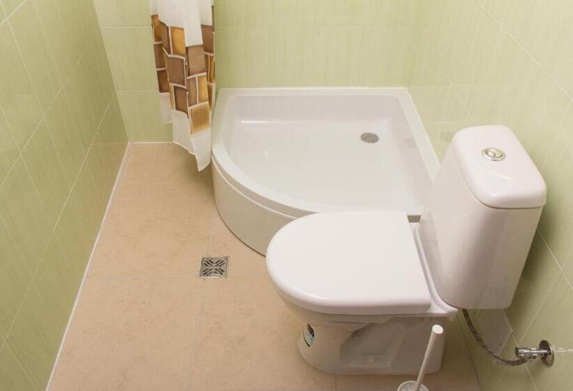 اتاق استاندارد سه نفره, Ungweiser