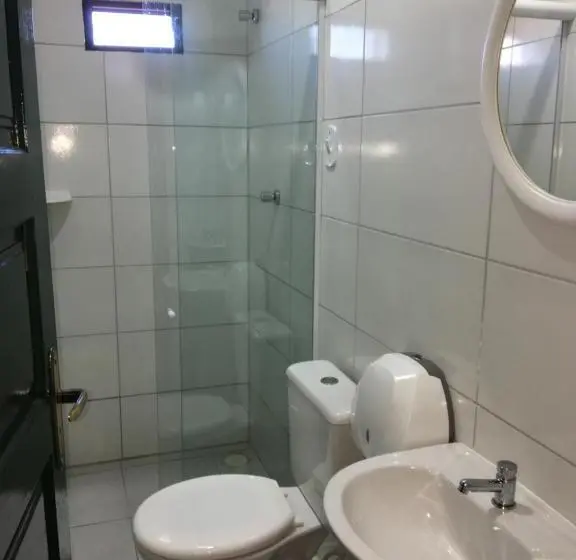 サイドシービュースイート, Maraga Beach Hostel