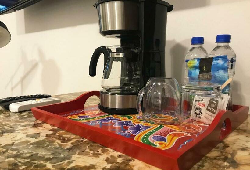 חדר דחוקס עם מיטת קינג, Paradise Hot Springs