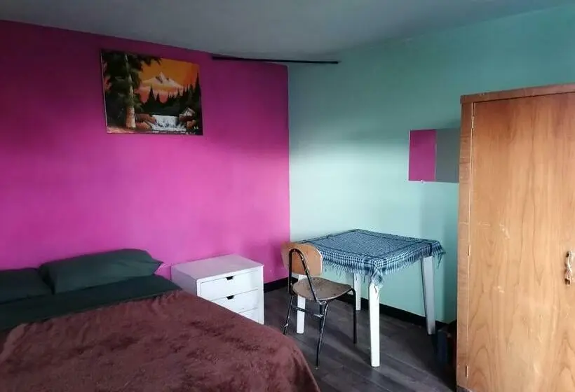 スタンダードシングルルーム, Latinos Brothers House