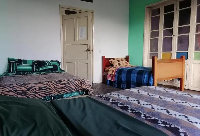 バスルーム共同エコノミー4人部屋, Latinos Brothers House
