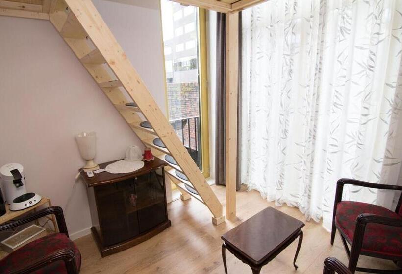 اتاق استاندارد, Marbles Inn