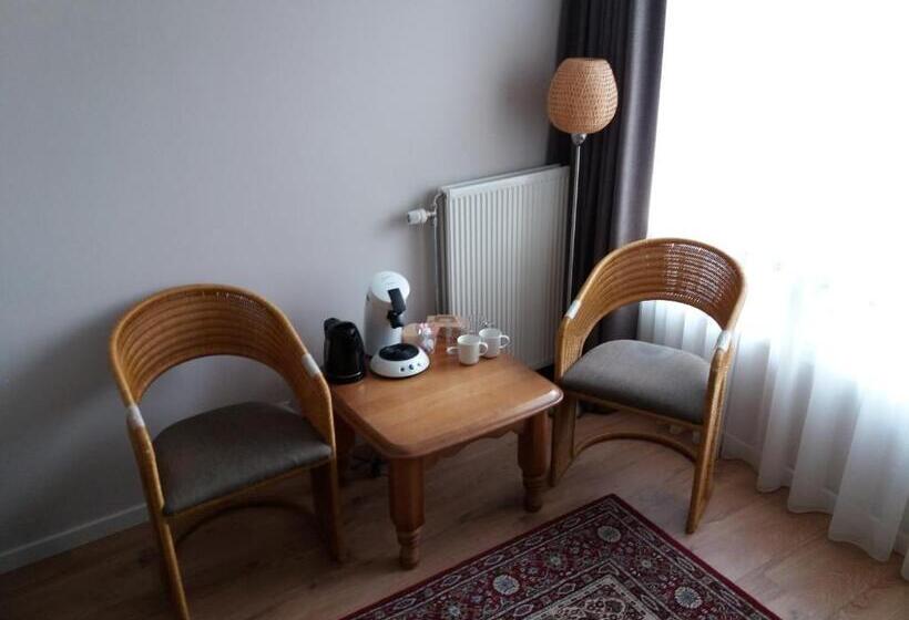 اتاق استاندارد با تخت بزرگ, Marbles Inn