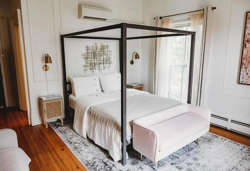 디럭스 룸, The Montague Rose Inn & Cafe