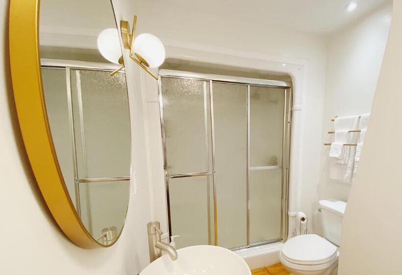 수피리어 룸, The Montague Rose Inn & Cafe