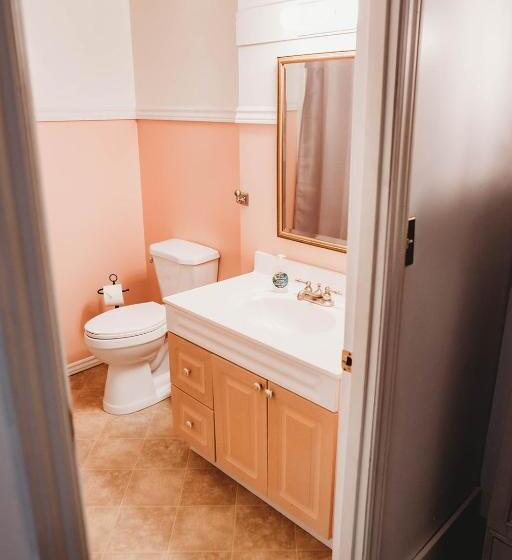 디럭스 스위트, The Montague Rose Inn & Cafe