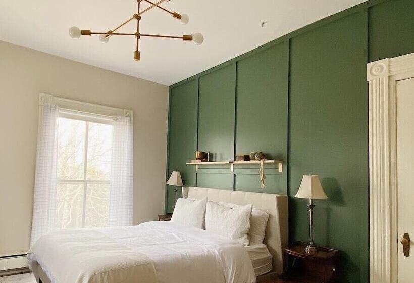 스탠다드 룸, The Montague Rose Inn & Cafe