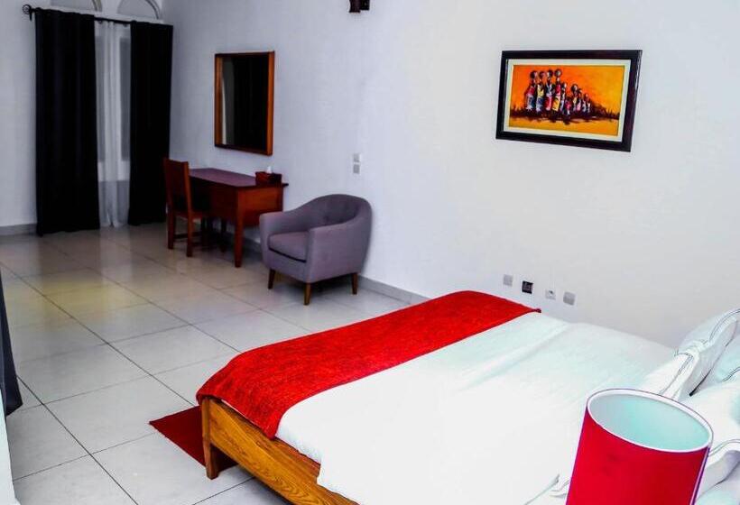 سوییت با چشم‌انداز استخر, Les Orchidees