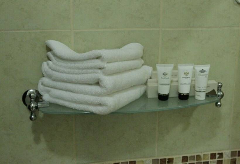 Executive Suite, Open House Boutique