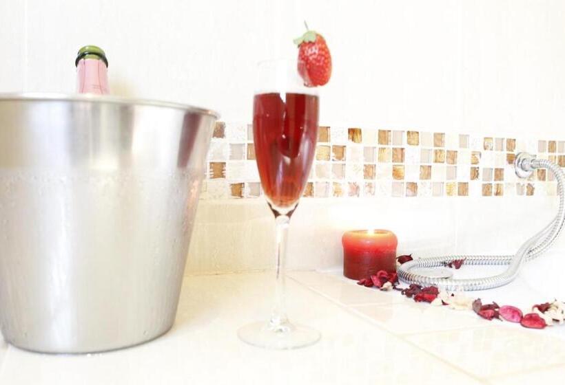 Executive Suite, Open House Boutique