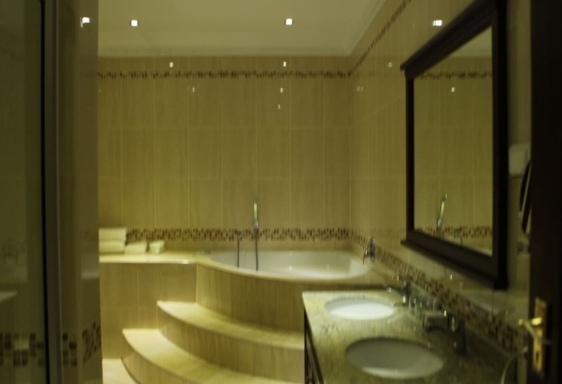 Executive Suite, Open House Boutique