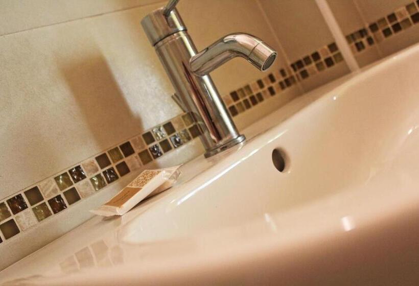 اتاق استاندارد سه تخته با بالکن, Villa Aurora