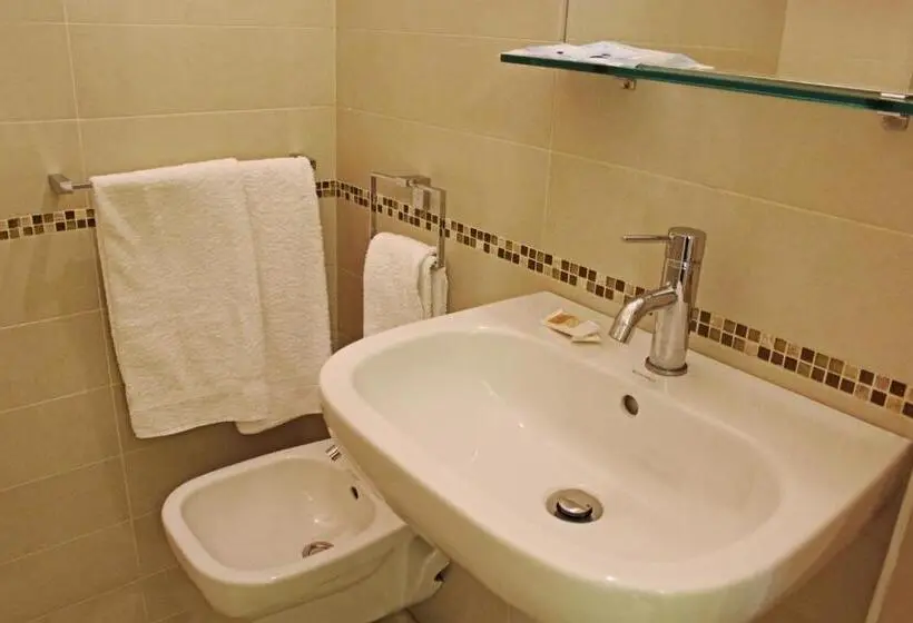 اتاق استاندارد سه تخته با بالکن, Villa Aurora