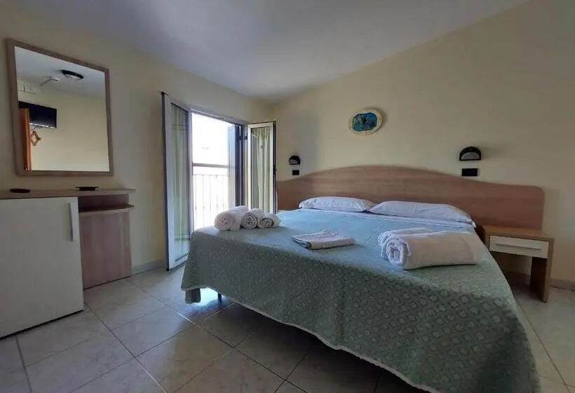 اتاق اکونومی, Villa Aurora
