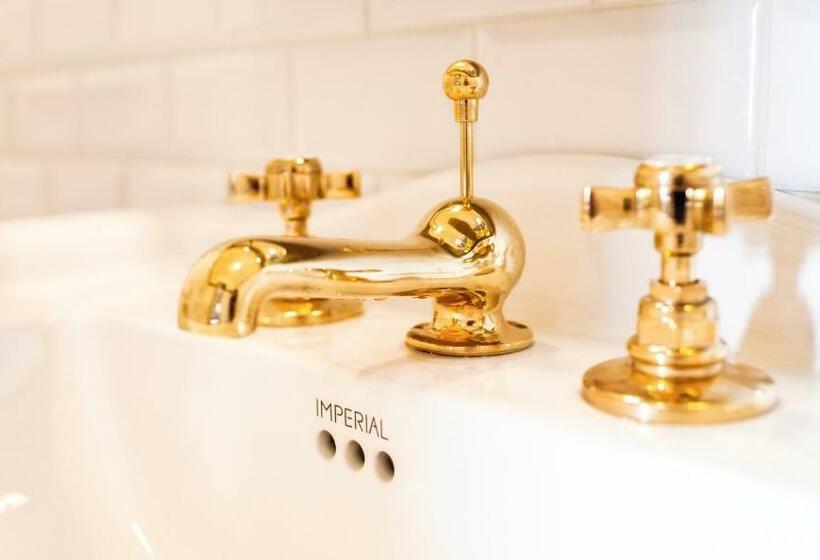 スーペリアールーム, Callas House