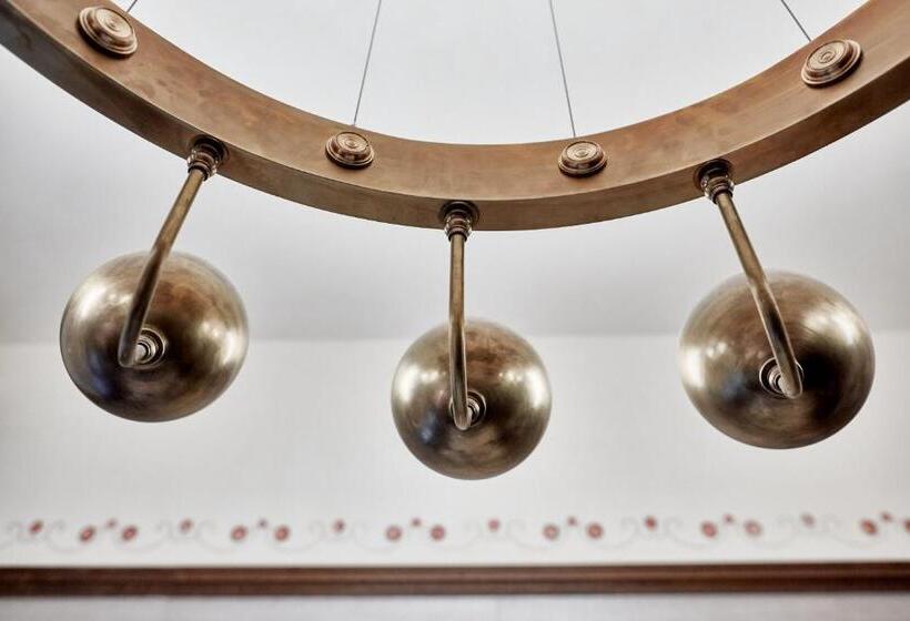 エクゼクティブルーム, Callas House