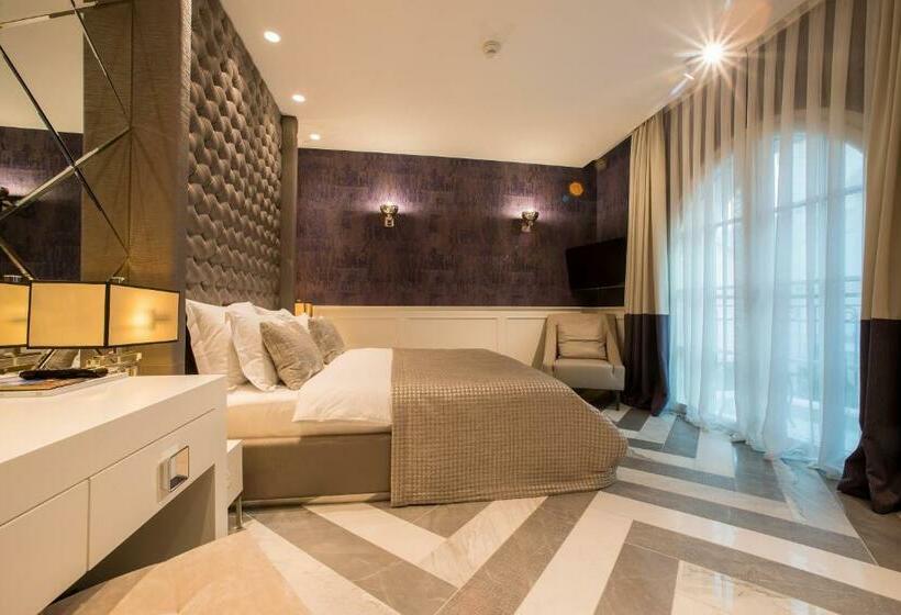 اتاق استاندارد, Forza Terra