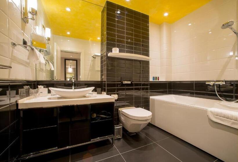 اتاق استاندارد, Forza Terra