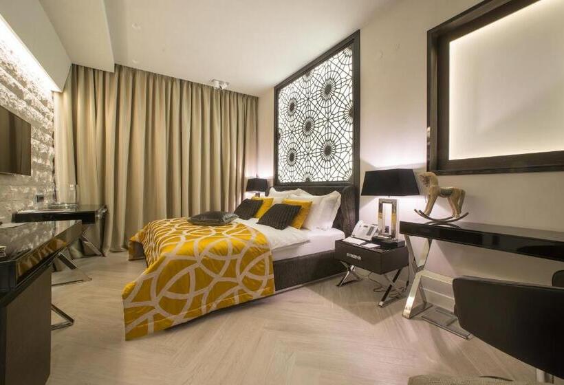 اتاق سوپریور, Forza Terra