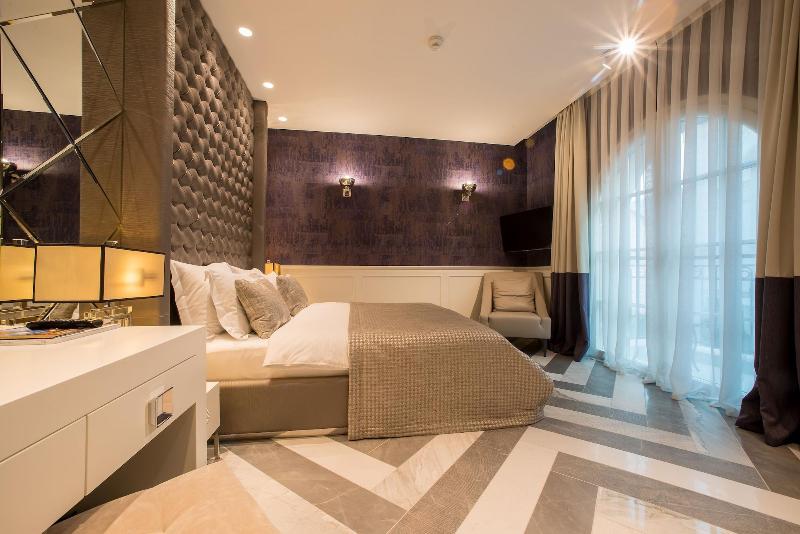 اتاق استاندارد, Forza Terra