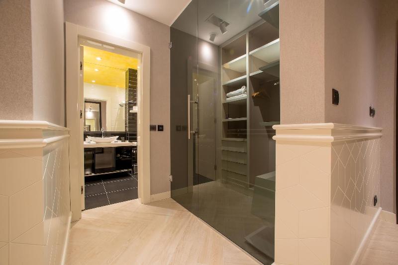 اتاق استاندارد, Forza Terra